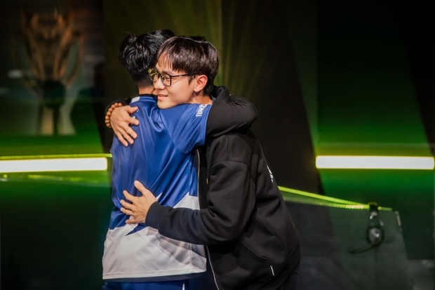 Những bức ảnh nghẹt thở từ trận đại chiến VCS tại CKTG 2023: GAM trắng đêm nhưng ai thật sự xứng đáng đi tiếp!