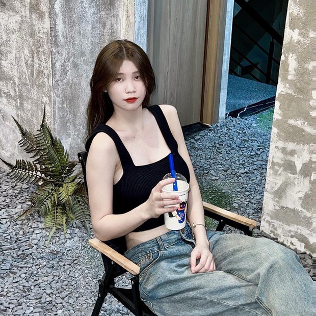 Cầu thủ U19 nữ Việt Nam gây chú ý với thân hình thon gọn, nhỏ nhắn hút hồn người xem