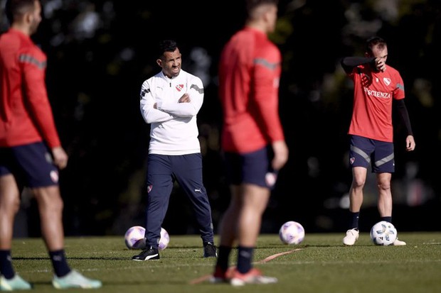 Carlos Tevez: Bí mật đằng sau tài năng bóng đá của các học trò