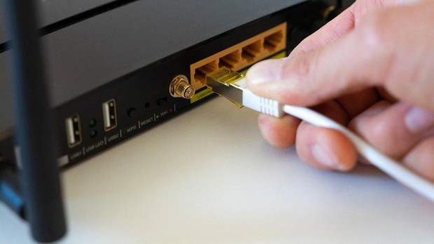 Wifi trong nhà chập chờn lúc mạnh lúc yếu, chuyên gia tiết lộ quy tắc 30cm thực hiện cực đơn giản - Ảnh 3. Wifi trong nhà chập chờn lúc mạnh lúc yếu, chuyên gia tiết lộ quy tắc 30cm thực hiện cực đơn giản - Ảnh 3.