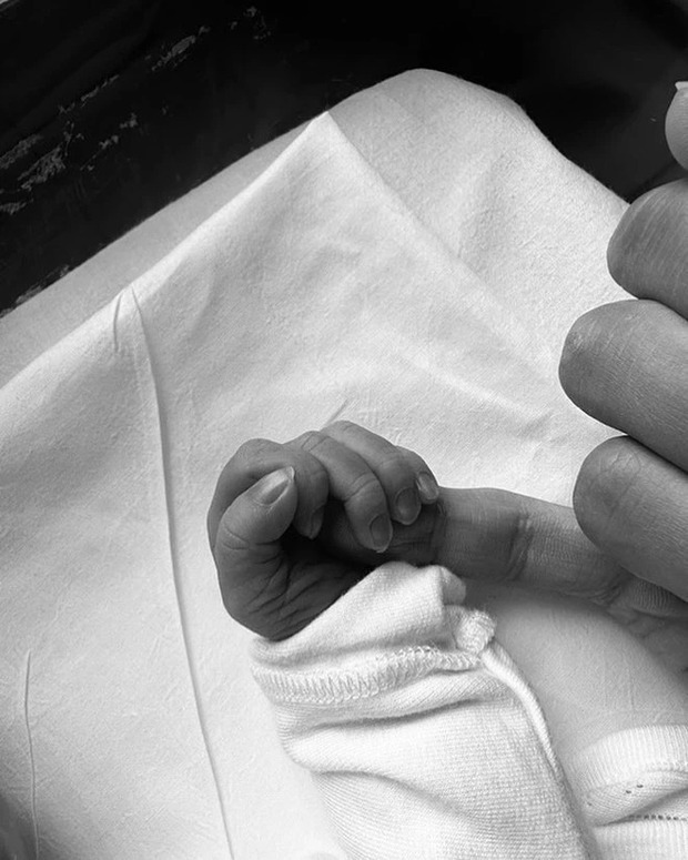 Vợ Tây của Song Joong Ki: Sự thật ẩn giấu về diện mạo con trai và cảm xúc đáng yêu khi bị tung tin