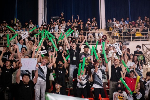 Tuyển thủ P Esports vỡ òa hạnh phúc, làm nên lịch sử tại Yomost VFL Summer 2023