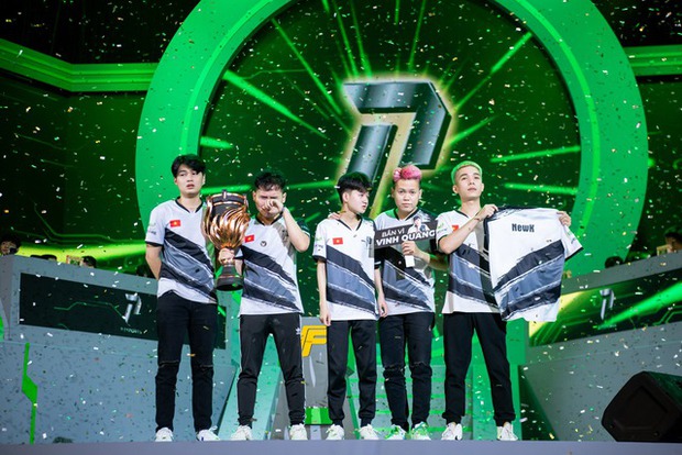 Tuyển thủ P Esports vỡ òa hạnh phúc, làm nên lịch sử tại Yomost VFL Summer 2023