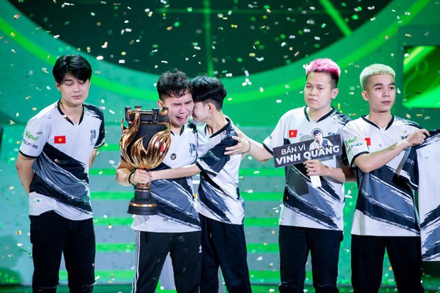 Tuyển thủ P Esports vỡ òa hạnh phúc, làm nên lịch sử tại Yomost VFL Summer 2023