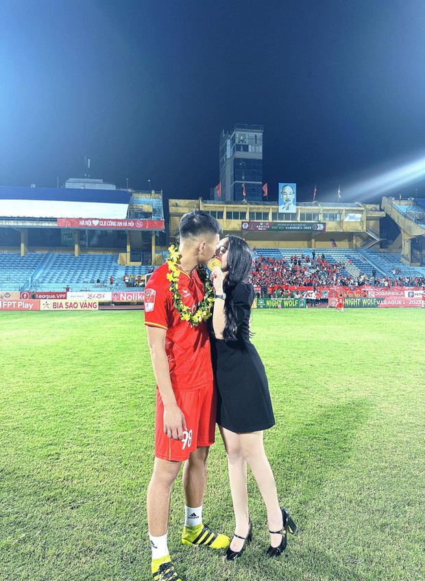 Tiết lộ: Bạn gái hotgirl của hậu vệ ĐT Việt Nam chọn bắt chước Son Heung-min cho ngưỡng mộ! 