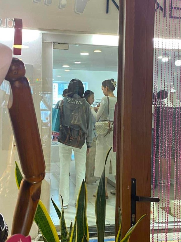 Lisa khoe cận nhan sắc búp bê tại Việt Nam: Những điều bất ngờ không phải ai cũng nhìn thấy