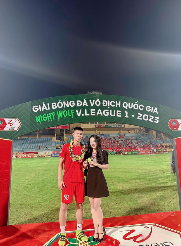 Tiết lộ: Bạn gái hotgirl của hậu vệ ĐT Việt Nam chọn bắt chước Son Heung-min cho ngưỡng mộ! 