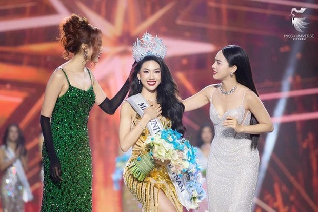 Liên tiếp vướng lùm xùm sau khi đăng quang Miss Universe Vietnam, Bùi Quỳnh Hoa lọt top 10 bảng xếp hạng chủ đề nóng - Ảnh 3.