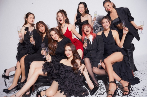 Dàn sao náo động tại bộ ảnh cưới Puka - Gin Tuấn Kiệt: Hoà Minzy - Khánh Vân rực rỡ, chú rể ôm vợ siết chặt