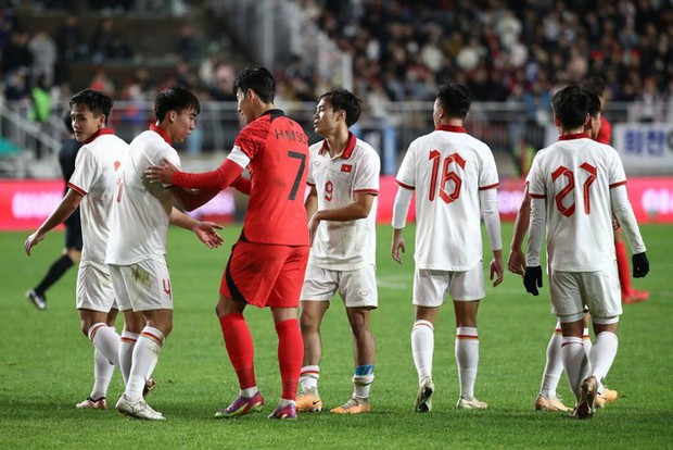 Sau trận thua đậm, các cầu thủ Việt Nam vẫn khiến fan Hàn Quốc phải tấm tắc khen - Ảnh 2.