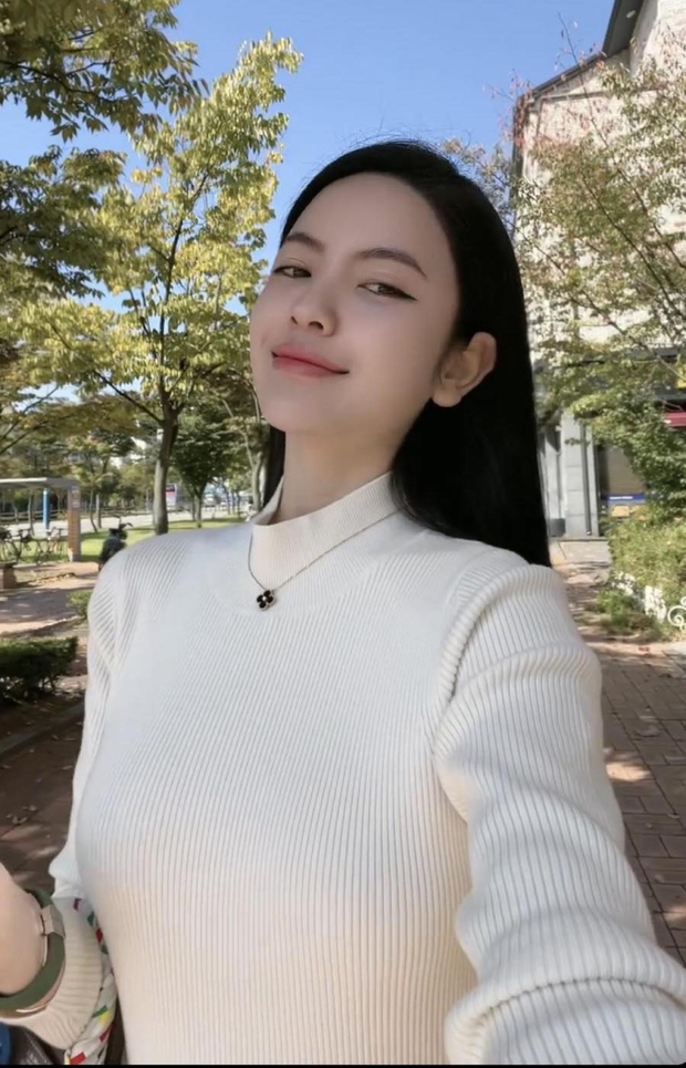 Chu Thanh Huyền bất ngờ xuất hiện tại sân vận động sau sóng scandal, hành trình sang chảnh shopping tại Hàn Quốc