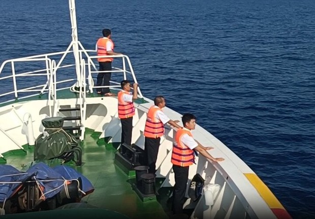 Trưa mai, 80 ngư dân trên 2 tàu chìm được cứu vớt về đến đất liền - Ảnh 2.