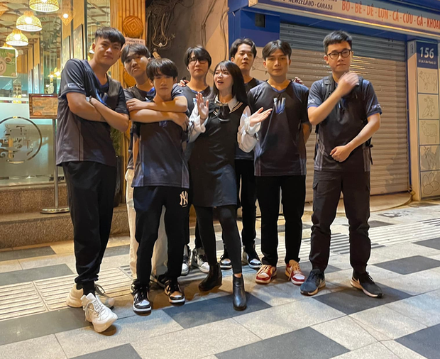 Bóng hồng Việt chịu thử thách đáng thất vọng khi công tác doanh nghiệp tại CKTG