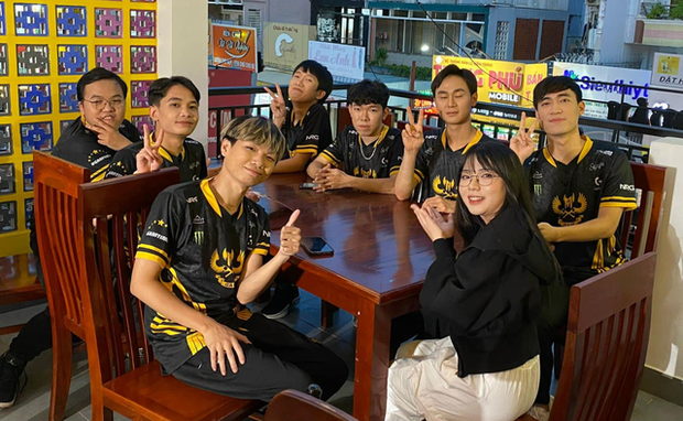 Bóng hồng Việt chịu thử thách đáng thất vọng khi công tác doanh nghiệp tại CKTG