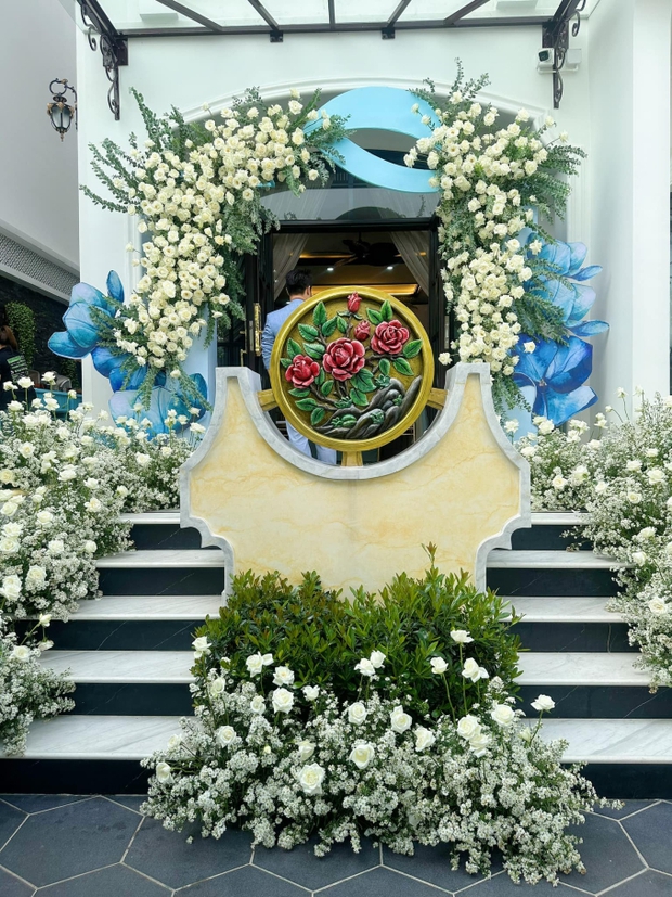 Đám hỏi Hà Trí Quang và bạn trai: Quốc Trường và sao nam lộ 2 cơ ngơi, khiến ai cũng choáng