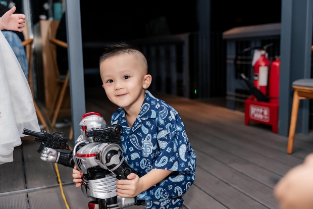 Chuyện tình con trai cầu thủ nổi tiếng và ái nữ cựu chủ tịch Sài Gòn FC: Bất ngờ từ tình yêu nhỏ bé mà đầy ý nghĩa