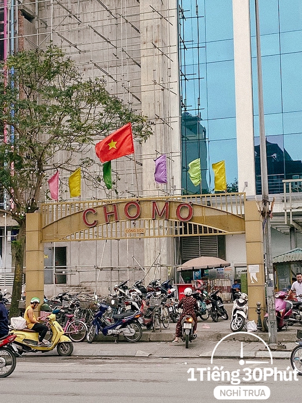 Dân văn phòng Hà Nội chui xuống khu chợ dưới lòng đất trăm năm tuổi để ăn cơm, gội đầu vào mỗi buổi trưa - Ảnh 1.