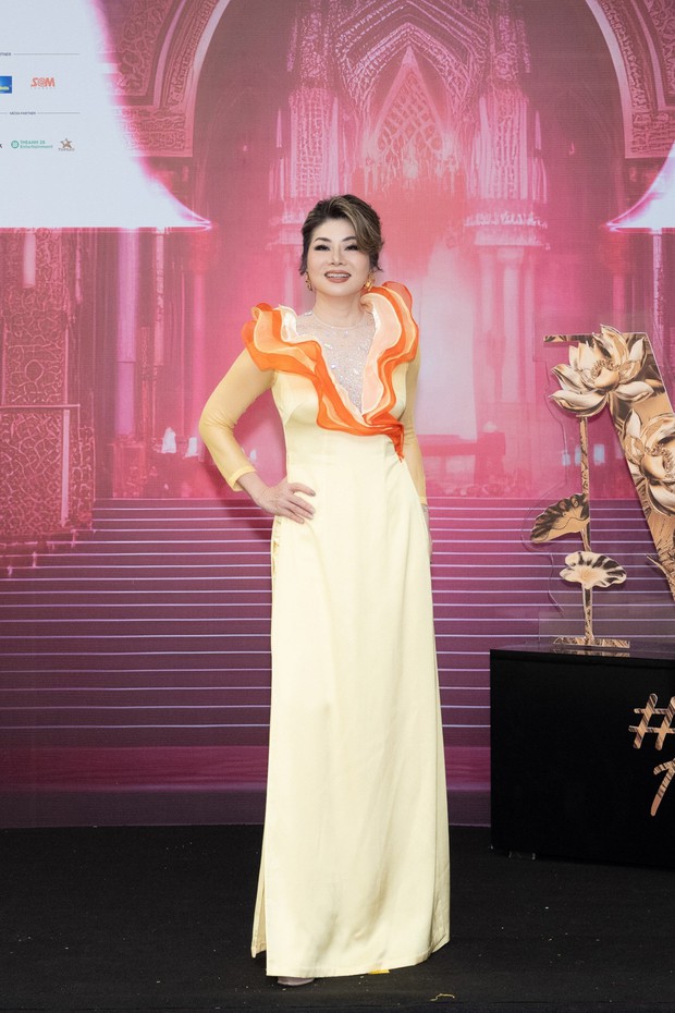 Thảm đỏ đêm thi Trang phục dân tộc Miss Grand International: Thùy Tiên kiều diễm chiếm spotlight khi đọ sắc Á hậu Miss Grand International 2022 - Ảnh 6.