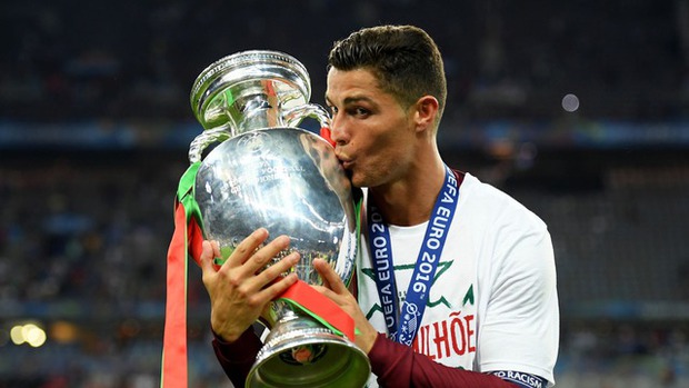 5 điều Ronaldo cần làm để giành được Quả bóng vàng 2024