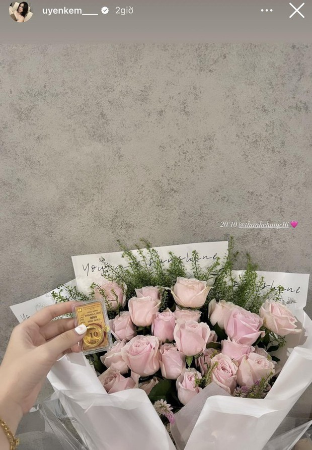 Cầu thủ đặc biệt 'đốt mắt' vợ và bạn gái chỉ trong 1 ngày