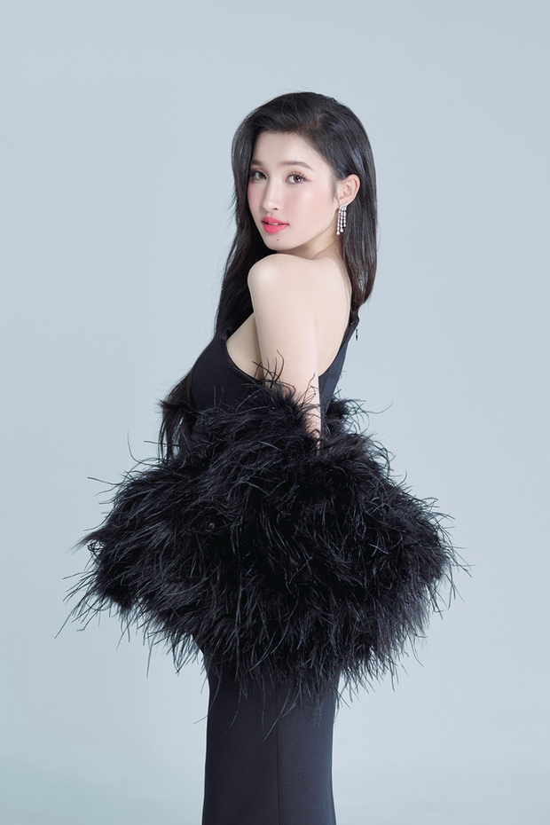 Á hậu Phương Nhi tung bước đầy tự tin trên sóng truyền hình Nhật Bản, lời tiên đoán trước chung kết Miss International