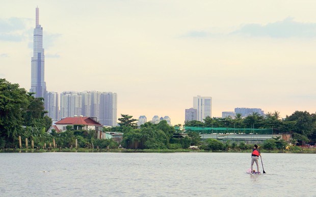 Trải nghiệm tour chèo SUP ngắm hoàng hôn trên sông Sài Gòn - Ảnh 9.