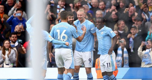 Man City hủy diệt đối thủ bằng sự tỏa sáng của Haaland và Alvarez