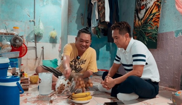 Tình hình hiện tại của Cò (Phùng Ngọc): Kết thúc livestream đã quay về Bình Dương, mối quan hệ với Hùng Thuận gây chú ý - Ảnh 2. Tình hình hiện tại của Cò (Phùng Ngọc): Kết thúc livestream đã quay về Bình Dương, mối quan hệ với Hùng Thuận gây chú ý - Ảnh 2.