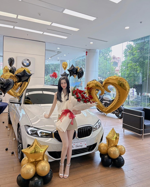 Tuyển thủ Việt Nam nổi tiếng mua 2 tỷ đồng ô tô siêu sang tặng vợ nhân ngày Phụ nữ