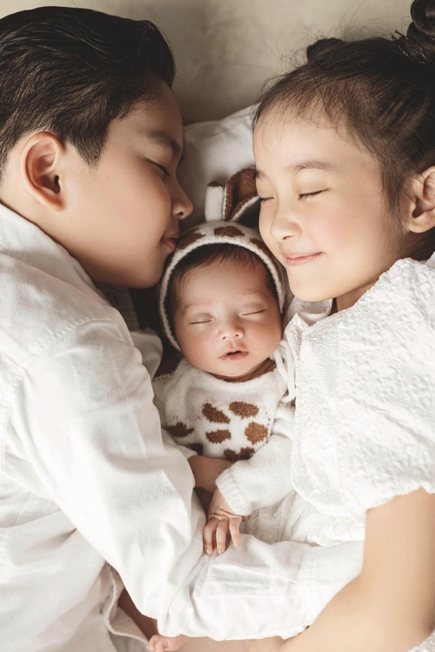 Khánh Thi: Những bí quyết giúp duy trì nhan sắc rạng rỡ bên chồng con!