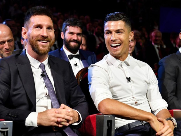 Sau Messi giành Quả bóng vàng, Ronaldo chính thức lên tiếng chỉ trích ban tổ chức đối tác 'không trung thực'