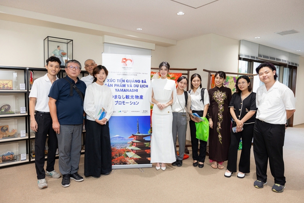 Á hậu Phương Nhi tung bước đầy tự tin trên sóng truyền hình Nhật Bản, lời tiên đoán trước chung kết Miss International