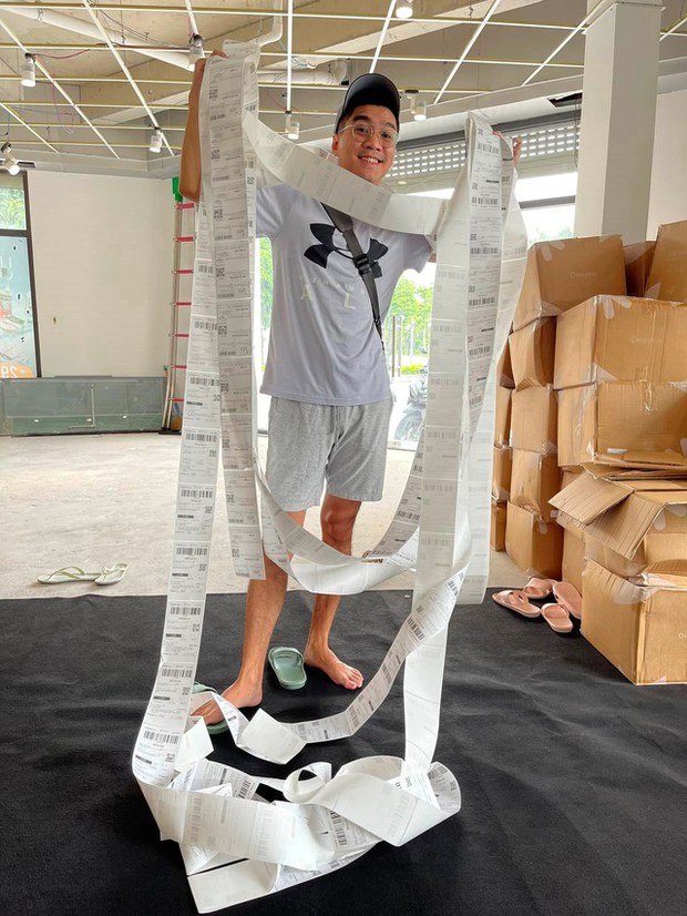 Sau PewPew, cẩn thận trúng 'đạn' từ thành viên mới của Tứ hoàng livestream bán hàng