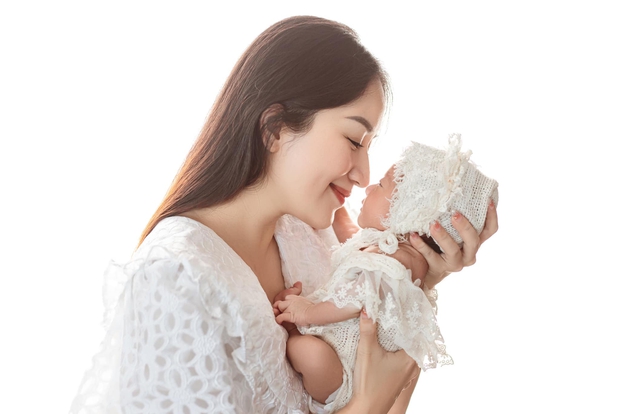 Khánh Thi: Những bí quyết giúp duy trì nhan sắc rạng rỡ bên chồng con!