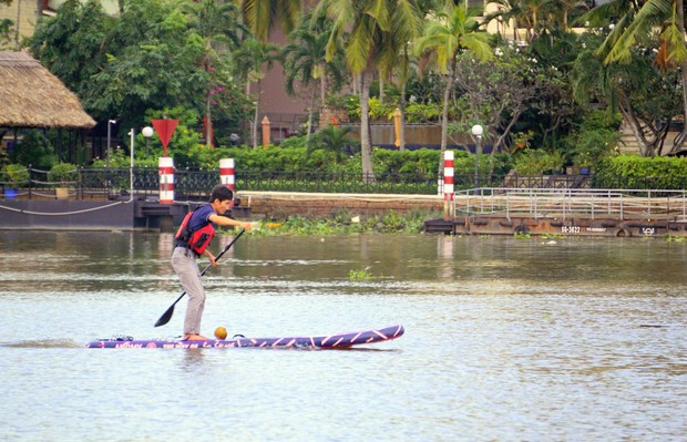 Trải nghiệm tour chèo SUP ngắm hoàng hôn trên sông Sài Gòn - Ảnh 6.