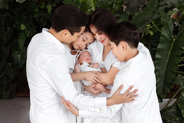 Khánh Thi: Những bí quyết giúp duy trì nhan sắc rạng rỡ bên chồng con!