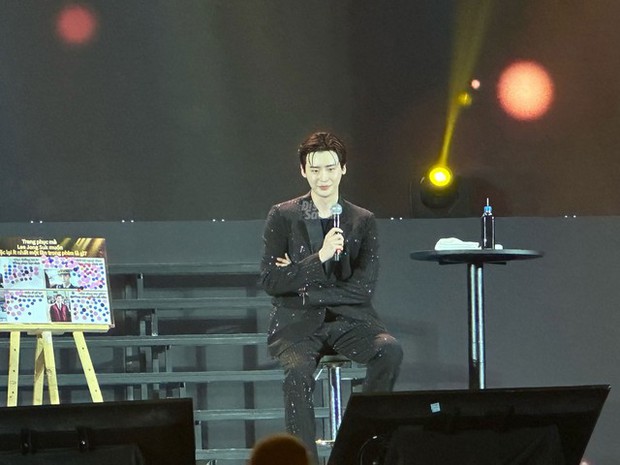 Lee Jong Suk tại Việt Nam: Màn trình diễn visual đậm chất sốc!