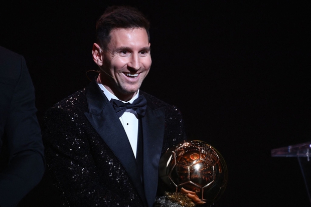 Messi cùng cả gia đình lên lịch đến Paris, sẵn sàng cho danh hiệu Quả bóng vàng lịch sử - Ảnh 1.
