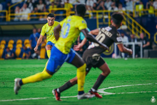 Quả phạt đền đẳng cấp của Ronaldo từ 30m, không ai vượt qua năm 2023