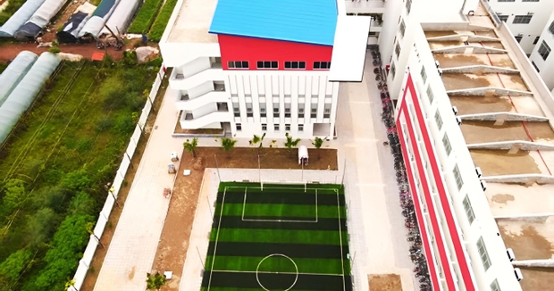 Một ngôi trường làng ở Hà Nội được đầu tư tới 130 tỷ đồng: Diện tích tới 11.456m2, có sân bóng đá cỏ xanh mướt như trường tư - Ảnh 3.