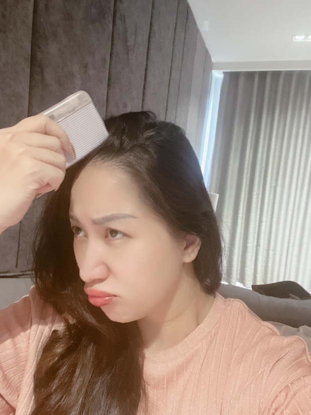 Khánh Thi phản ứng phấn khích khi nhận quà từ Phan Hiển, gửi tâm thư tri ân