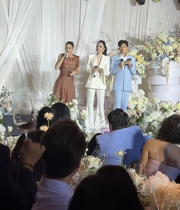 Toàn cảnh đám cưới Thanh Hằng: Dàn sao lớn đổ bộ, cô dâu thay váy liên tục, chú rể ôm vợ sát rạt - Ảnh 7.