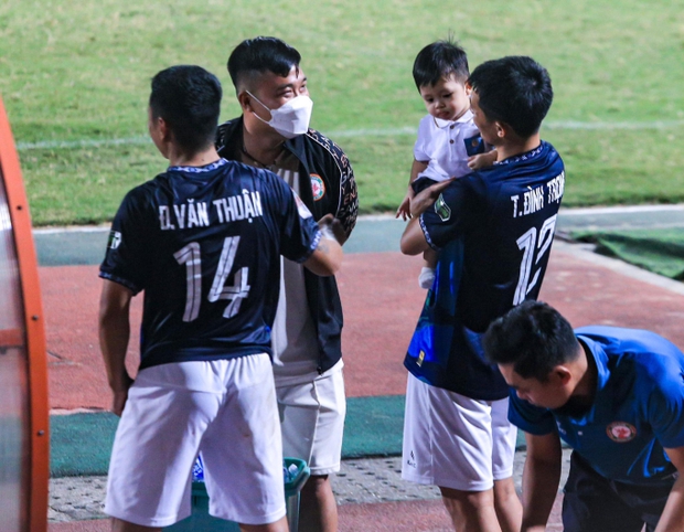 Vợ Đình Trọng gây sốc với diện mạo xinh đẹp, dấu hiệu bất ngờ về mối quan hệ với mẹ chồng