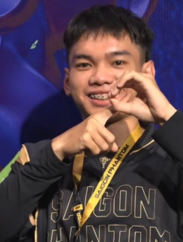 Quỳnh Alee khoe tình bạn trai game thủ qua nhiều khoảnh khắc thân mật, đốn tim fan hâm mộ!