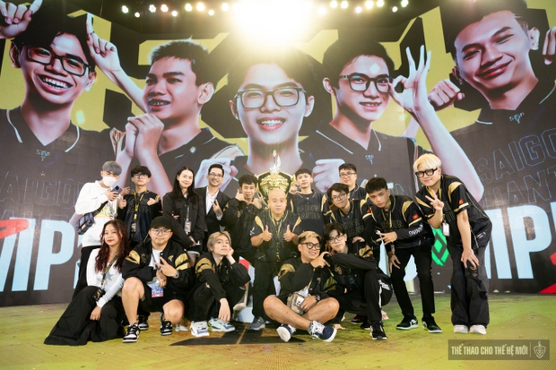Đại tiệc ăn mừng SGP vô địch: Garena gửi lời tri ân, khẳng định vị thế chiều lòng fan hâm mộ hàng đầu