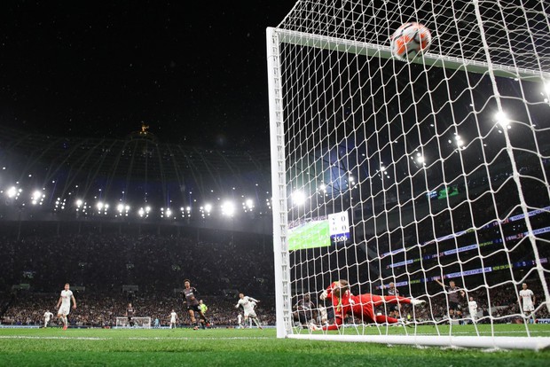 Huyền thoại Son Heung Min làm nóng sân White Hart Lane, Tottenham tụt sạch ánh hào quang tại Ngoại hạng Anh