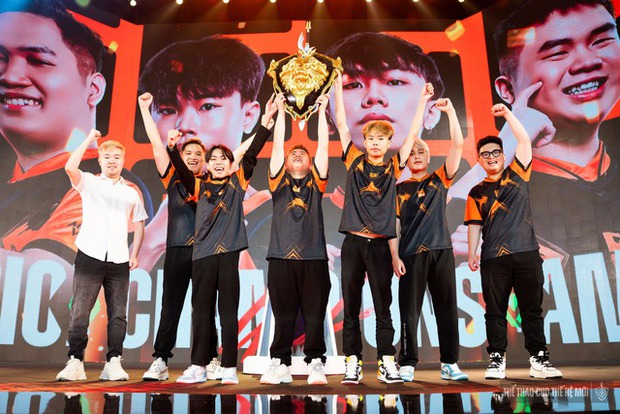 Bộ ảnh ăn mừng 1-0-2 tuyển thủ Liên Quân gây sốt mạnh, cảnh đẹp cực chất!