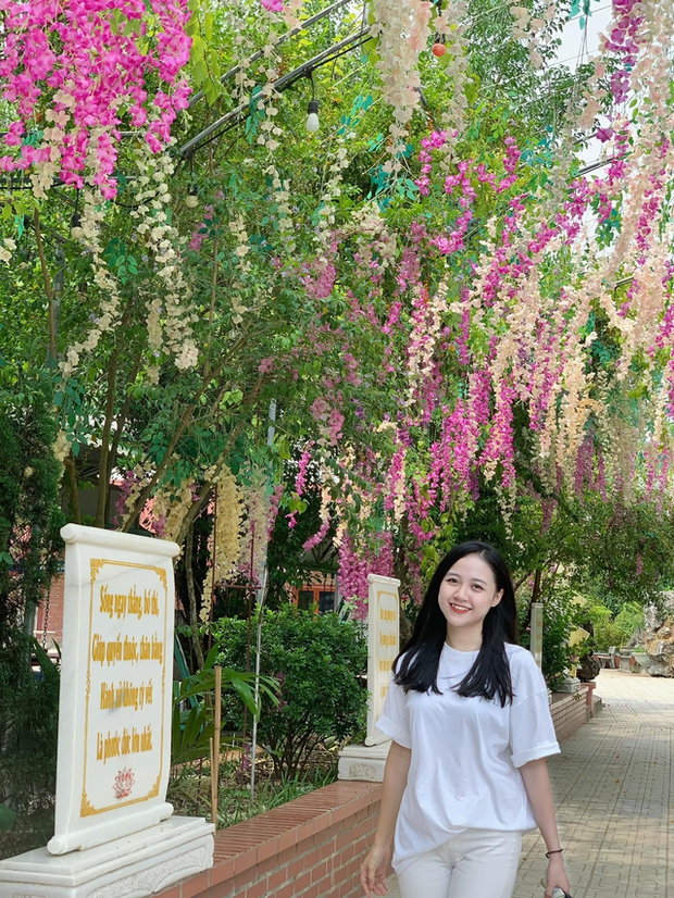 Thủ môn danh tiếng gặp gỡ hotgirl xứ Nghệ, hạ cánh bộ ảnh cưới đẳng cấp dân bóng đá