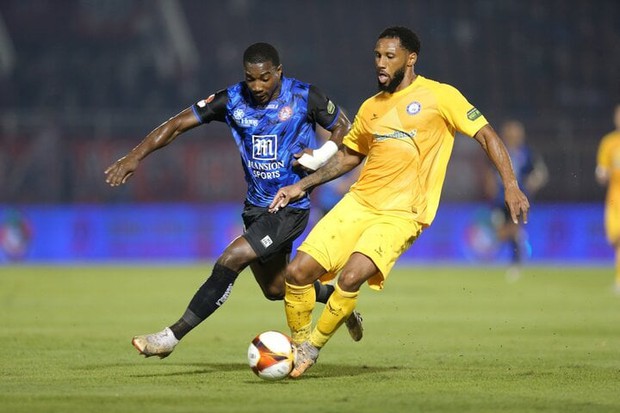 Áo đấu của CLB TPHCM với logo tài trợ giống hệt trang cá độ: Có vi phạm luật không?