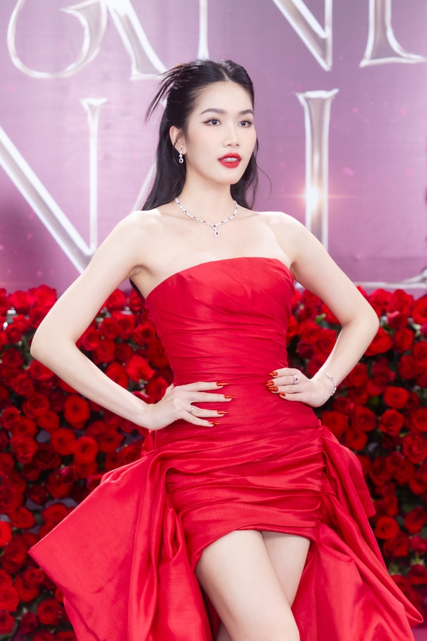 Thảm đỏ Chung kết Miss Grand International: Thùy Tiên chiếm spotlight, mỹ nhân Việt đọ sắc cùng dàn hậu quốc tế - Ảnh 4.